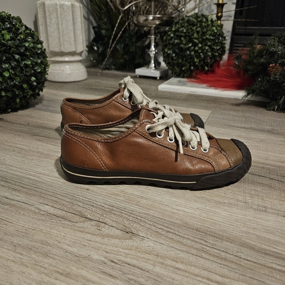 Brown PF Flyers  👟 - Picture 1 of 7